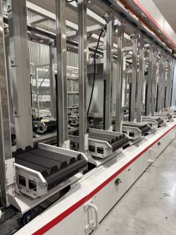 クロスベルト式キャリア